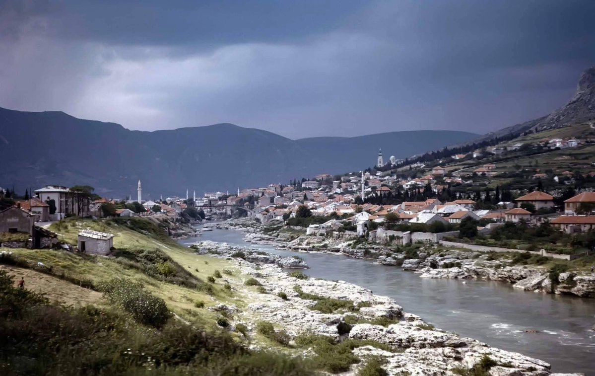 AminaSamira345's tweet photo. #Mostar, 25. maj 1966. godine.
Pogled iz Ćire s Čekrka. Te godine 6. novembra 1966., Ćiro je posljednji put protutnjao gradom Mostarom. https://t.co/cDeEfvRYH4