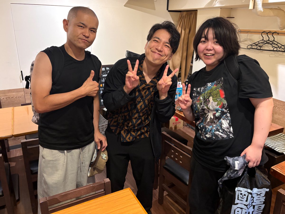 tsuchioka_t's tweet photo. タイタンの後輩と飲んだ。
おれのためなら留置所までは入ってくれるらしい。3機増えた。 https://t.co/saS5vrlgw8
