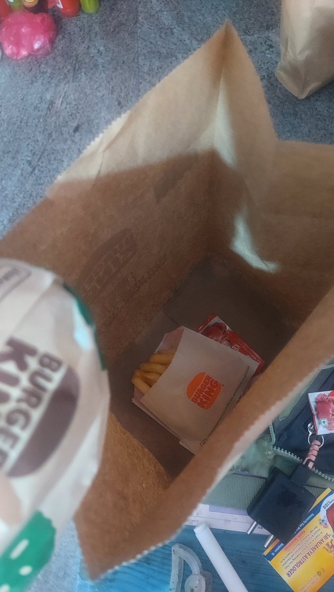 Suchismitaromi9's tweet photo. Hi Team,
I had ordered peri-peri mix with my fries and even paid for it, but I didn't receive it @Swiggy @BurgerKing https://t.co/IX7v1wLkSA