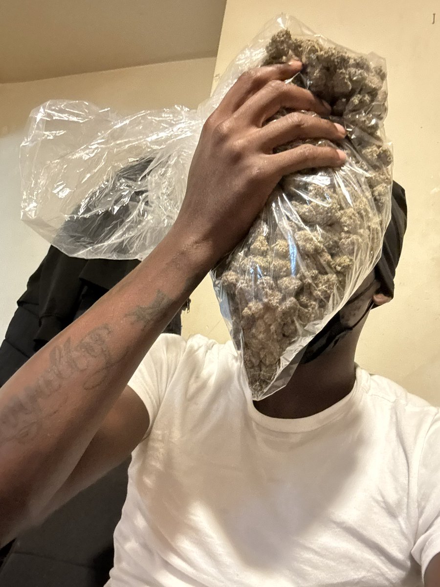 solo_get_it's tweet photo. Roll up let’s get high 🔥👌🏽
 #baltimore https://t.co/2cmZtJ4Sjp