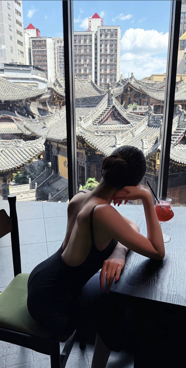 Aly12138's tweet photo. 早上好～

最后一天就要国庆了！！！

你们想好去哪里玩了嘛 https://t.co/P20tLNi3yS