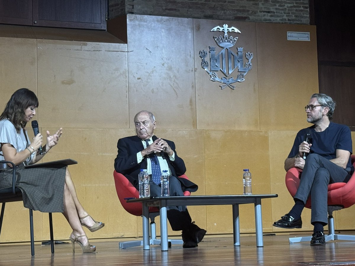carmenpellicer_'s tweet photo. ‘La memoria es el órgano del aprendizaje, la garantía de coherencia del yo, la coherencia del mundo’ JAMarina @panoptico_el hoy en #Valencia #Xats @maximohuerta En los detalles pequeños reconocemos la pérdida https://t.co/X0dk4OYEHH