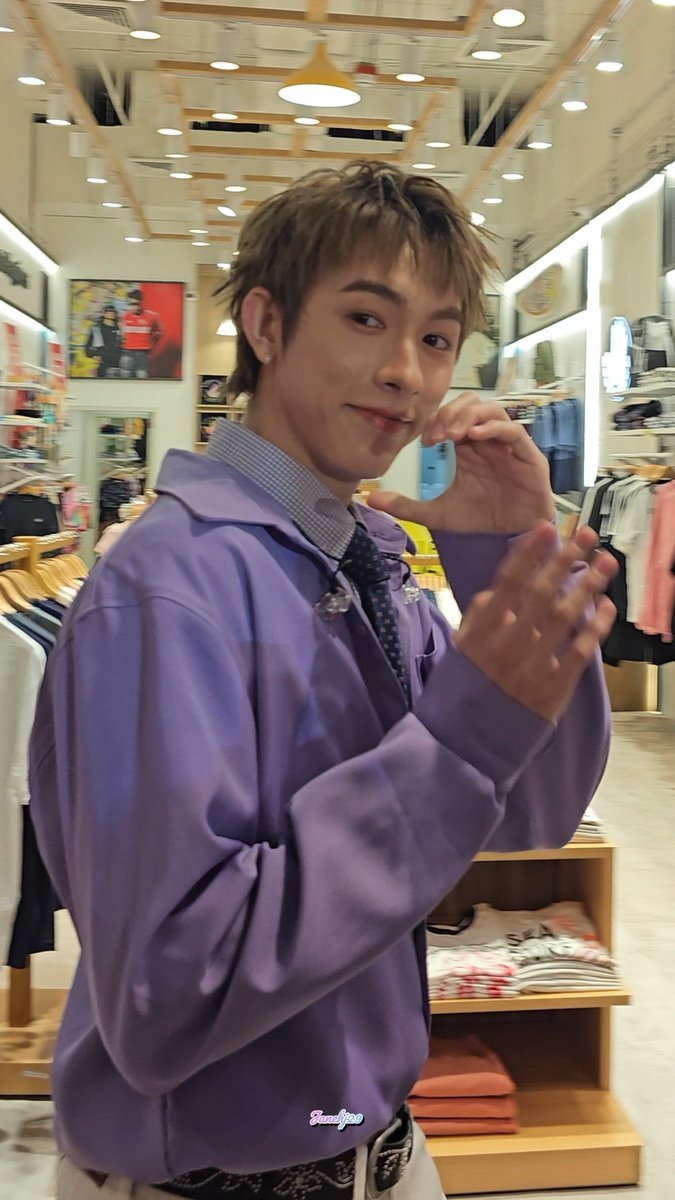 Janehj29's tweet photo. แต่วันนี้มีสิ่งนึงที่อยากบอกคือ รักอองรีมากกกกก โคตรคิดถึงเลยอะ พอน้ำลดลงพอจะออกมาได้คือฝ่าน้ำมาหาเลยเพราะคิดถึงจริงๆ อยากเจออะ ขอบคุณที่เก็บนี่ไปเลี้ยงอีกวันนะ คุ้มละ 🥹🩵 (มองหน้าไม่มองกล้องจริงๆชั้น เกือบวืด 55555) https://t.co/uH0OxH7YDO