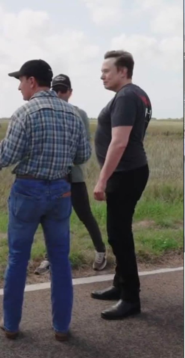 Serhii_AI_X's tweet photo. In this photo, Musk's belly is visibly bulging out from under his T-shirt—a classic "dad bod."
Is it true that he loves beer? https://t.co/4VPrtdWbWi