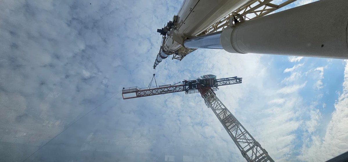 southerncranes's tweet photo. A tower crane erection using our Liebherr LTM1090-4.2 for our friends at Heathrow Tower Cranes.

📞 01403 790874
📧 sales@southerncranes.co.uk
🌐 https://t.co/eL0DgP54ot

#SouthernCranes #CraneHire #ConstructionUK  #constructionhacks  #HeavyLifing #MobileCrane #Cranes #Liebherr https://t.co/b3vRAtXwYD