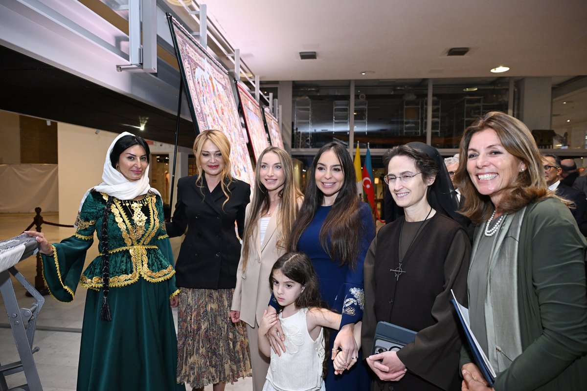 scaragovaz's tweet photo. Heydər Əliyev Fondunun vitse-prezidenti Leyla Əliyeva Müqəddəs Taxt-Tacda Azərbaycan xalçaları sərgisinin açılışında iştirak edib.

Ətraflı: https://t.co/HF59UWEJFt https://t.co/6GrH5oLNkT