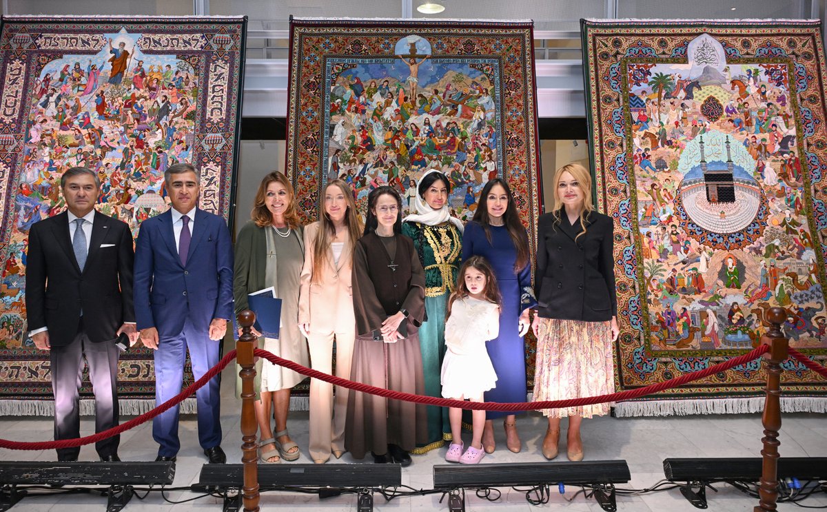 scaragovaz's tweet photo. Heydər Əliyev Fondunun vitse-prezidenti Leyla Əliyeva Müqəddəs Taxt-Tacda Azərbaycan xalçaları sərgisinin açılışında iştirak edib.

Ətraflı: https://t.co/HF59UWEJFt https://t.co/6GrH5oLNkT