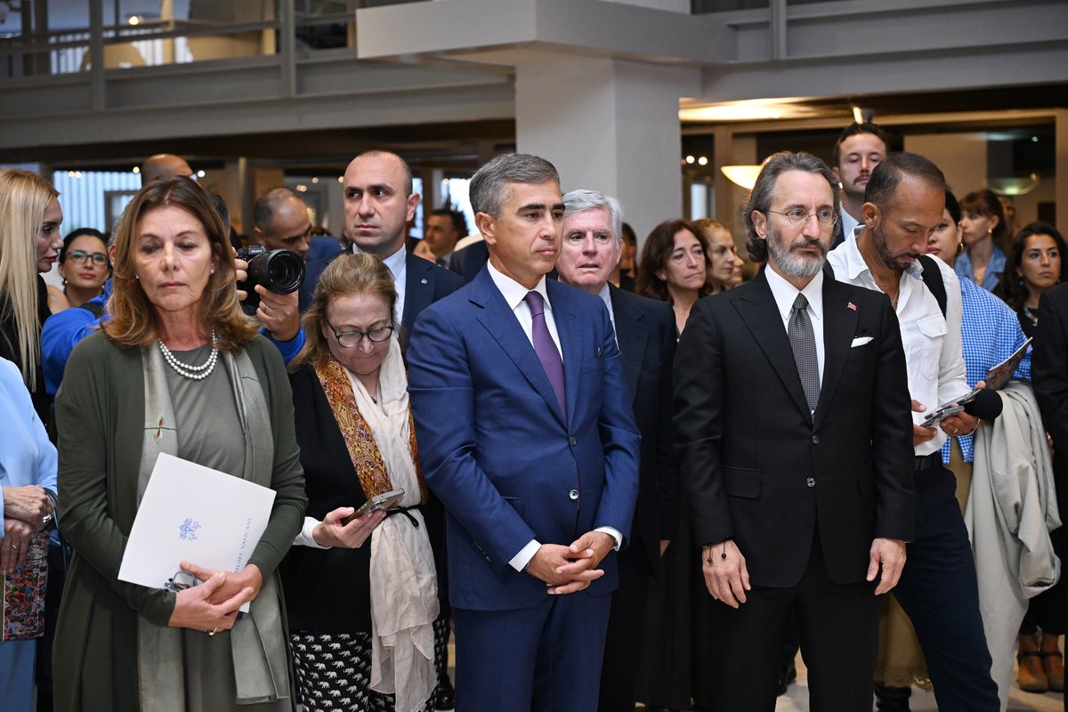 scaragovaz's tweet photo. Heydər Əliyev Fondunun vitse-prezidenti Leyla Əliyeva Müqəddəs Taxt-Tacda Azərbaycan xalçaları sərgisinin açılışında iştirak edib.

Ətraflı: https://t.co/HF59UWEJFt https://t.co/6GrH5oLNkT