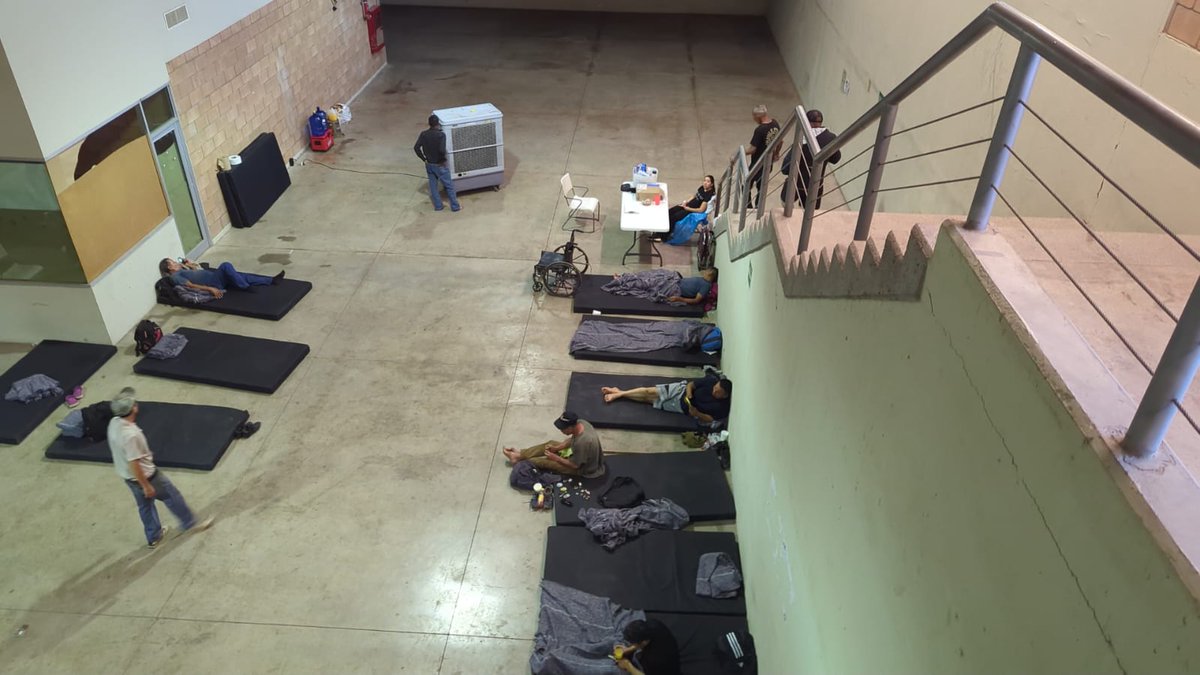 TribunaSonora's tweet photo. #Sonora | 🚨🌧️ ¡ALBERGUE ACTIVO EN CIUDAD OBREGÓN!
Un total de 27 personas han sido resguardadas en el refugio del CUM hasta la mañana de este martes debido a los efectos del huracán #Polo en #Cajeme 🏠⚠️
¿Cómo se encuentra tu colonia? https://t.co/1tKIbRQMZW