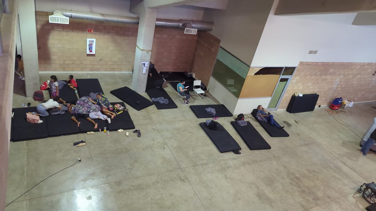 TribunaSonora's tweet photo. #Sonora | 🚨🌧️ ¡ALBERGUE ACTIVO EN CIUDAD OBREGÓN!
Un total de 27 personas han sido resguardadas en el refugio del CUM hasta la mañana de este martes debido a los efectos del huracán #Polo en #Cajeme 🏠⚠️
¿Cómo se encuentra tu colonia? https://t.co/1tKIbRQMZW