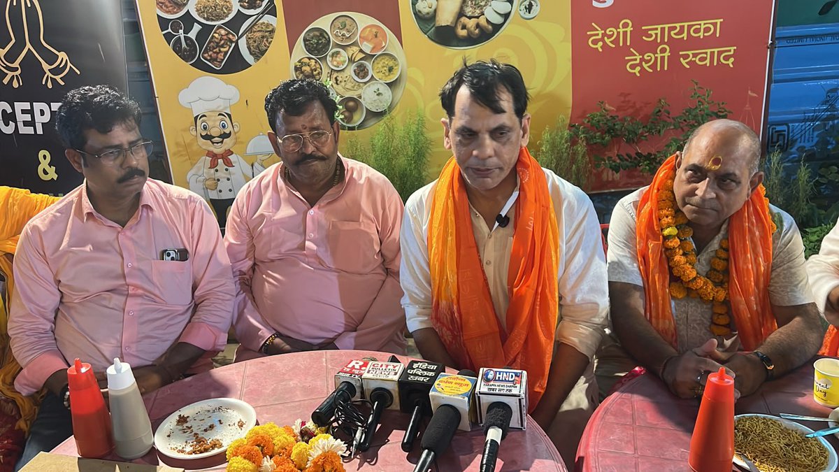 Mukund_0221's tweet photo. #अयोध्या में सम्मानित व्यापार मंडल के पदाधिकारियों द्वारा प्राप्त स्नेह, प्रेम एवं आत्मीय स्वागत के लिए हृदय से आभार।

इस द��रान व्यापारिक हितों से जुड़े विभिन्न विषयों एवं संगठनात्मक गतिविधियों पर सार्थक चर्चा हुई। 

व्यापारी एकता जिंदाबाद।
व्यापार मंडल जिंदाबाद। https://t.co/w7Rs6Os5qF