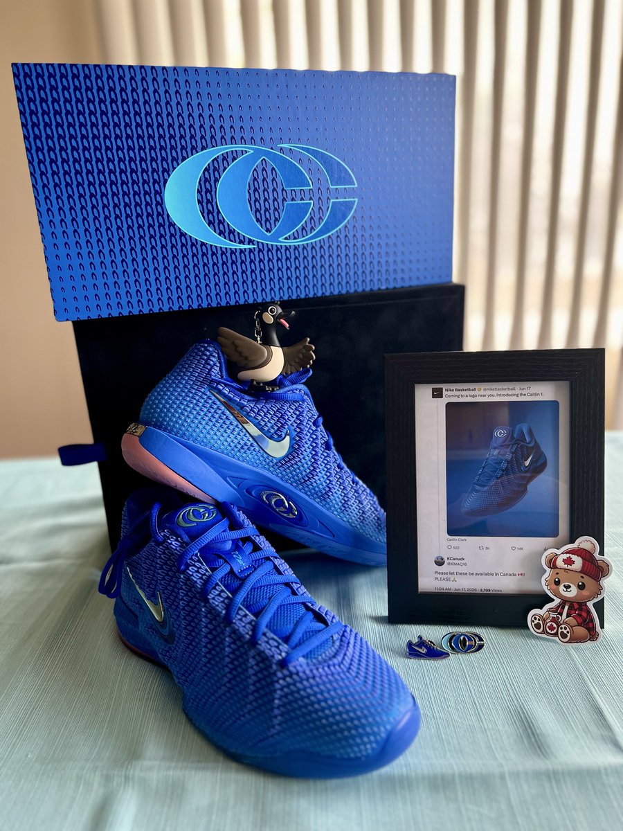 KMAQ16's tweet photo. 🎉👏😭♥️🙏🥳💝🥹💞🤩💙
THANK YOU @nikebasketball for gifting me the AMAZING @CaitlinClark22 Caitlin 1’s!! The colour, quality, tactile details &amp; incredible packaging are way beyond expectation. This 🇨🇦 fan is over the moon! https://t.co/nugwRB7ldS