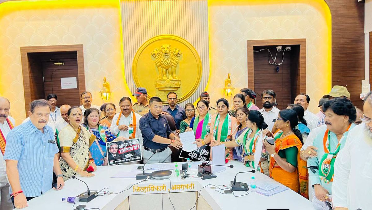 SabaneZade's tweet photo. लोकशाही वर घाला घालणाऱ्या  तसेच जनतेच्या पाठीत खंजीर खुपसणाऱ्या त्यांच्या मतदानाच्या अधिकाराची पायमल्ली करणाऱ्या 
ज्ञानेश कुमार यांच्या राजनाम्याची व कार्यवाही ची मागणी करण्याकरिता आंदोलनात सहभाग https://t.co/PBMDVrNfpR