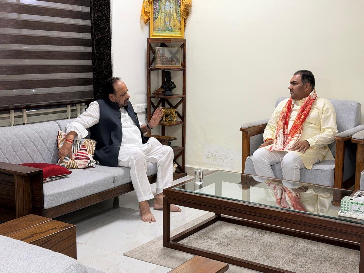 bhargav_gopal's tweet photo. भारतीय जनता पार्टी मध्यप्रदेश के नव नियुक्त संगठन महामंत्री श्री चंद्रशेखर जी से आज उनके भोपाल स्थित निवास पर आत्मीय भेंट हुई। इस अवसर पर संगठनात्मक एवं विभिन्न रचनात्मक विषयों पर सार्थक चर्चा हुई।
श्री चंद्रशेखर जी के मार्गदर्शन, अनुभव एवं नेतृत्व में मध्यप्रदेश में भारतीय जनता पार्टी का संगठन और अधिक सशक्त, सक्रिय एवं प्रभावी होगा तथा कार्यकर्ताओं में नई ऊर्जा का संचार होगा।

@BJP4MP
@chshekharbjp