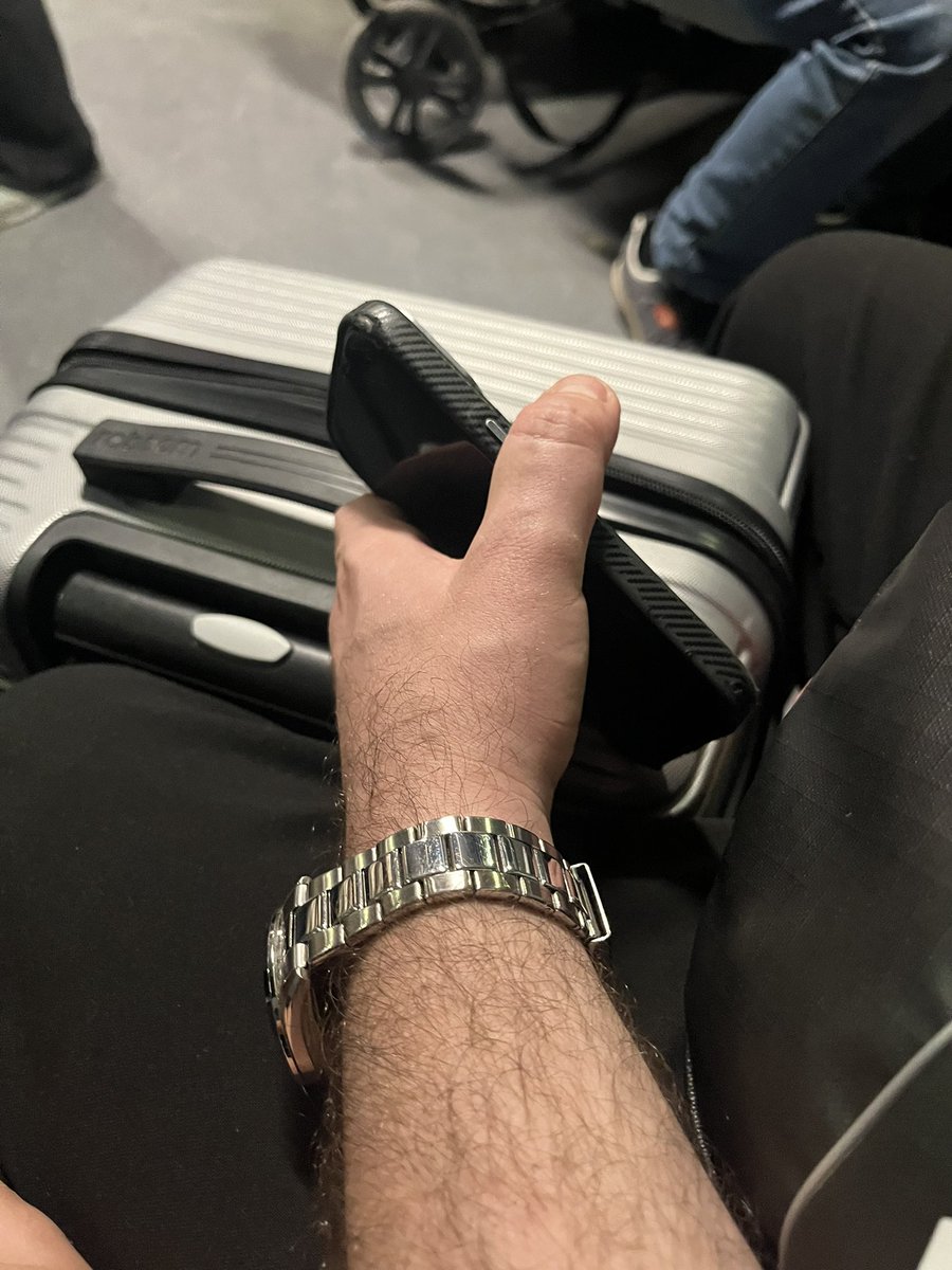 nimet_utuk's tweet photo. Az önce 1200 km öteye gönderdim eşimi gözyaşlarıyla. Daha ne kadar devam edecek bu işkence !

#ProtokoleVARöğretmeneYOK https://t.co/YgC4WS7KjB