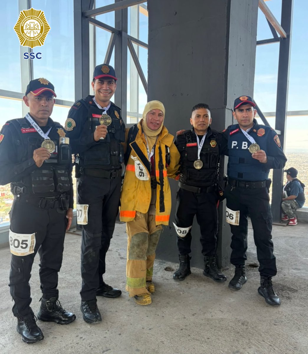 PBI_SSC's tweet photo. #Boletín | En una muestra de disciplina, preparación física y espíritu de competencia, elementos de la #PBI de la @SSC_CDMX participaron en la segunda Carrera Vertical #Towerrunning Well Vitae Inxignia, realizada en la Torre Inxignia BBVA, en #Puebla.
El desafío deportivo consistió en ascender 45 pisos, equivalentes a 990 escalones, en una exigente prueba de resistencia y velocidad vertical, en la que participaron representantes de distintas corporaciones de seguridad y cuerpos de emergencia.
Enlace 👉 https://t.co/3TuFzwHL8n