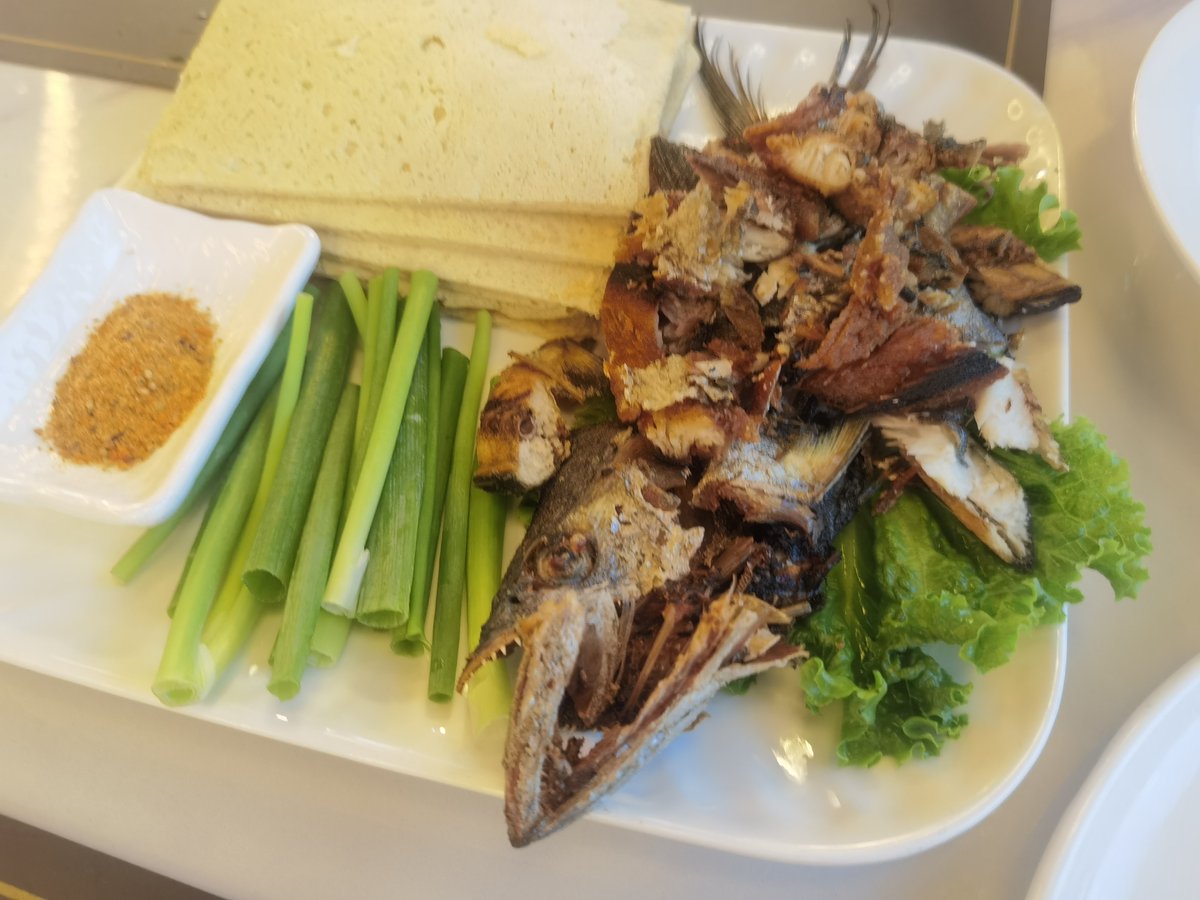 Laceysclwc's tweet photo. Descubrimos un bistro chiquito en el centro! Su paella de marisco tiene arroz cremoso y mariscos frescos, vale la pena cada peso! （中文释义：我们在市中心发现了一家小餐厅！他们的海鲜饭有浓郁的米香和新鲜的海鲜，每一分钱都花得值！） https://t.co/JUTCo2nrFZ