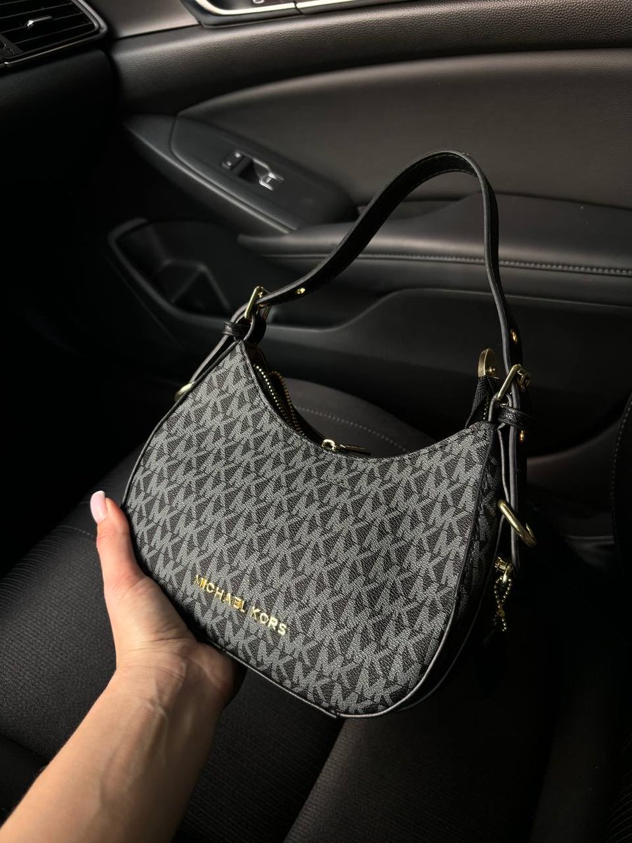 Natali_Findom's tweet photo. My fan decided today that I wasn’t getting enough attention, so he bought me a new handbag and paid for my pedicure.

I didn’t ask for anything.
Apparently, just being me is already a good enough reason to spend money. 👜💅🏻

I wonder what he’ll come up with next. https://t.co/vnN20vDWcm