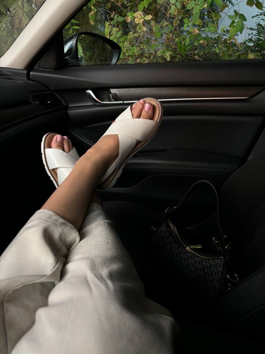 Natali_Findom's tweet photo. My fan decided today that I wasn’t getting enough attention, so he bought me a new handbag and paid for my pedicure.

I didn’t ask for anything.
Apparently, just being me is already a good enough reason to spend money. 👜💅🏻

I wonder what he’ll come up with next. https://t.co/vnN20vDWcm
