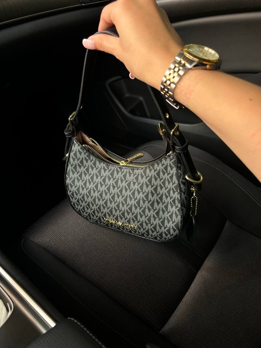 Natali_Findom's tweet photo. My fan decided today that I wasn’t getting enough attention, so he bought me a new handbag and paid for my pedicure.

I didn’t ask for anything.
Apparently, just being me is already a good enough reason to spend money. 👜💅🏻

I wonder what he’ll come up with next. https://t.co/vnN20vDWcm