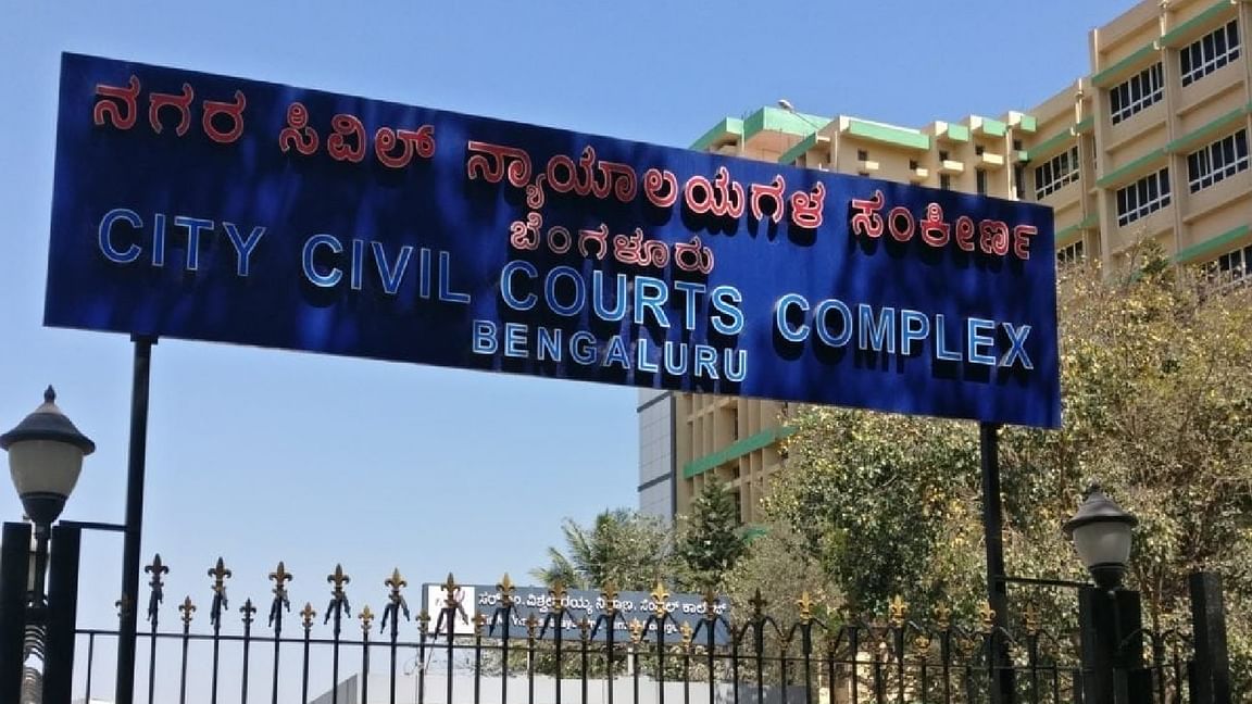 Kbarandbench's tweet photo. ಕರ್ನಾಟಕ ಲೋಕಾಸೇವಾ ಆಯೋಗದ (ಕೆಪಿಎಸ್‌ಸಿ) ನೇಮಕಾತಿಯಲ್ಲಿ ಅಕ್ರಮ ಸಂಬಂಧಿತ ಹಣ ಅಕ್ರಮ ವರ್ಗಾವಣೆ ಪ್ರಕರಣದಲ್ಲಿ ಬಂಧಿತನಾಗಿರುವ ಕಿಂಗ್‌ಪಿನ್‌ ಬಸವರಾಜ್‌ ಕನ್ನಾಳೆಯನ್ನು 14 ದಿನ ಜಾರಿ ನಿರ್ದೇಶನಾಲಯದ ವಶಕ್ಕೆ ನೀಡಿದ ಬೆಂಗಳೂರಿನ ನ್ಯಾಯಾಲಯ.

#KPSC #BasavarajKannale #EDCustody https://t.co/ldS7g4eLZx