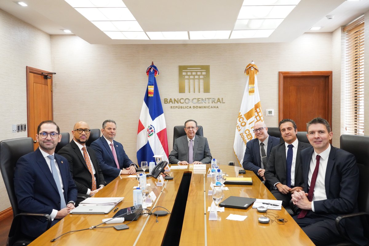 BancoCentralRD's tweet photo. #NotaBCRD
Valdez Albizu se reúne con delegación de funcionarios del FMI. https://t.co/1rlWufww23 https://t.co/7hVteZVPcM