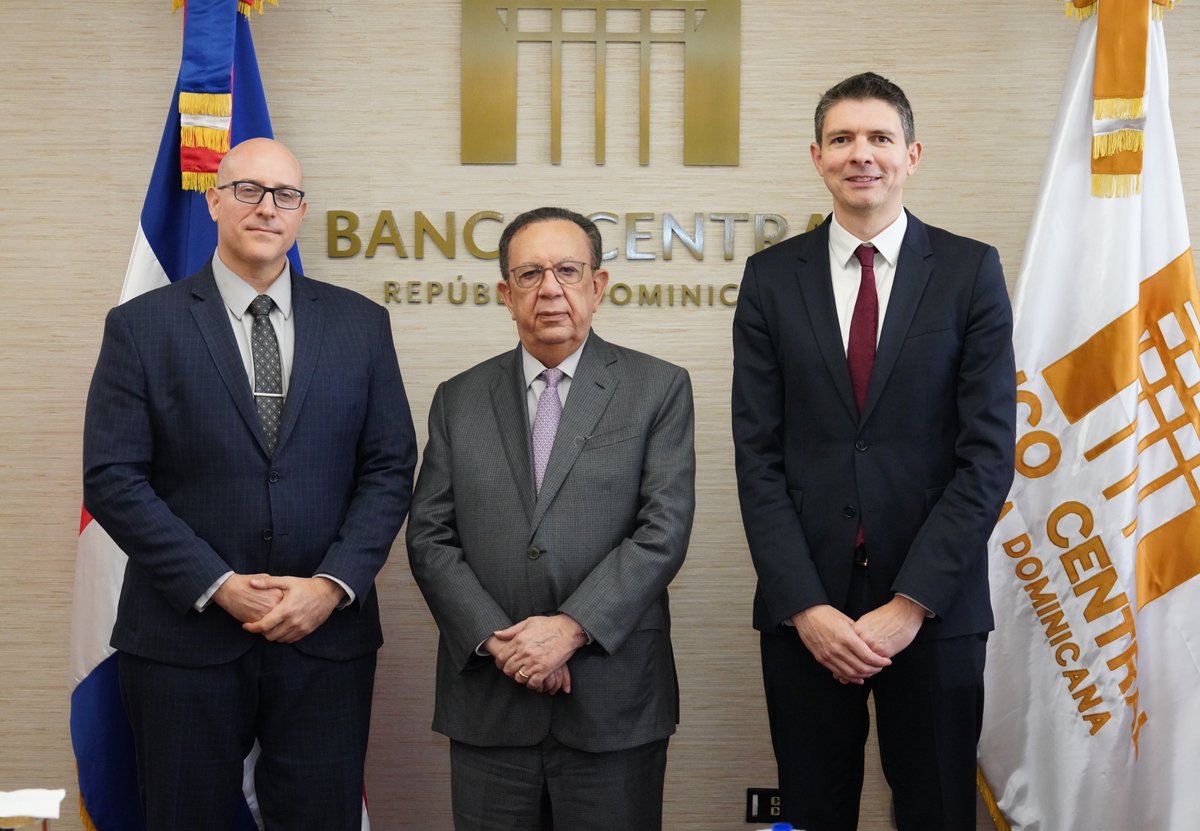 BancoCentralRD's tweet photo. #NotaBCRD
Valdez Albizu se reúne con delegación de funcionarios del FMI. https://t.co/1rlWufww23 https://t.co/7hVteZVPcM