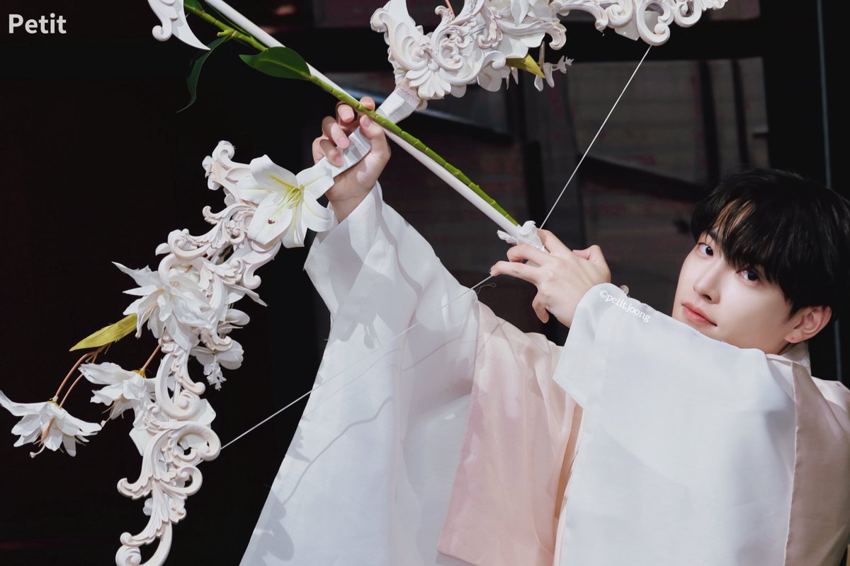 petit_joong's tweet photo. 260929 대면 팬싸

🏹🌸🤍

#ATEEZ #에이티즈 #エイティーズ
#홍중 #HONGJOONG #金弘中 #ホンジュン https://t.co/PWQ77T2EEN