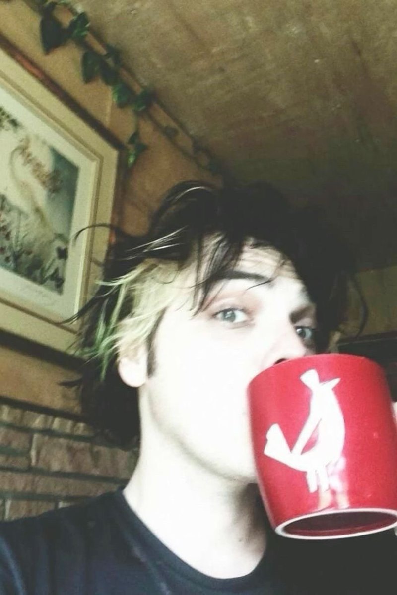 D4NGERDAYSS's tweet photo. long day. staying in. https://t.co/rjUWcpQNqe