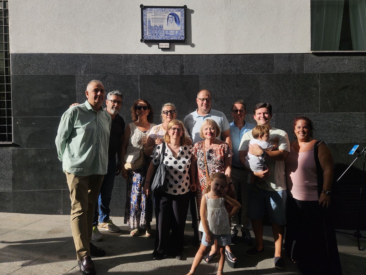 HdadSalud's tweet photo. | PROTOCOLO |

Hoy hemos acudido a la inauguración de la calle que @malaga ha dedicado a Santa Ángela de la Cruz, una iniciativa de @DoloresSanJuan.

Un merecido reconocimiento a su entrega, caridad y servicio.

#CofradíasMLG https://t.co/QolXQLJ1Mh