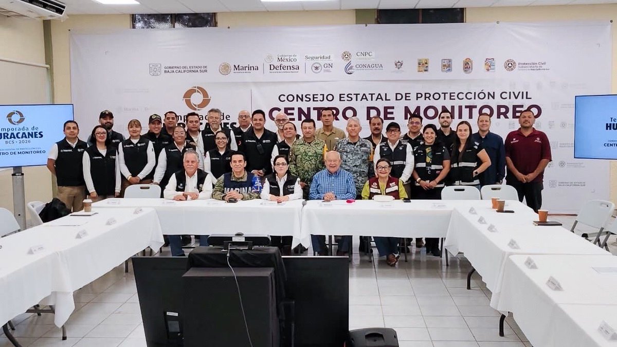 CNPC_MX's tweet photo. 🌀@laualzua, titular de la #CNPC de la @SSPCMexico y el Gobernador de BCS, @VictorCastroCos, encabezaron la Sesión del Puesto de Comando tras el paso del #Huracán #Polo.
✅ Hasta el momento se reporta saldo blanco
✅ En las acciones en favor de la población participaron @SEMAR_mx, @Defensamx1, @GN_MEXICO_, @CFEmx, @conagua_mx, @conagua_clima y autoridades del @GobBCS y de los 5 municipios de la entidad.
Los tres órdenes de gobierno nos mantenemos coordinados para proteger a la población.