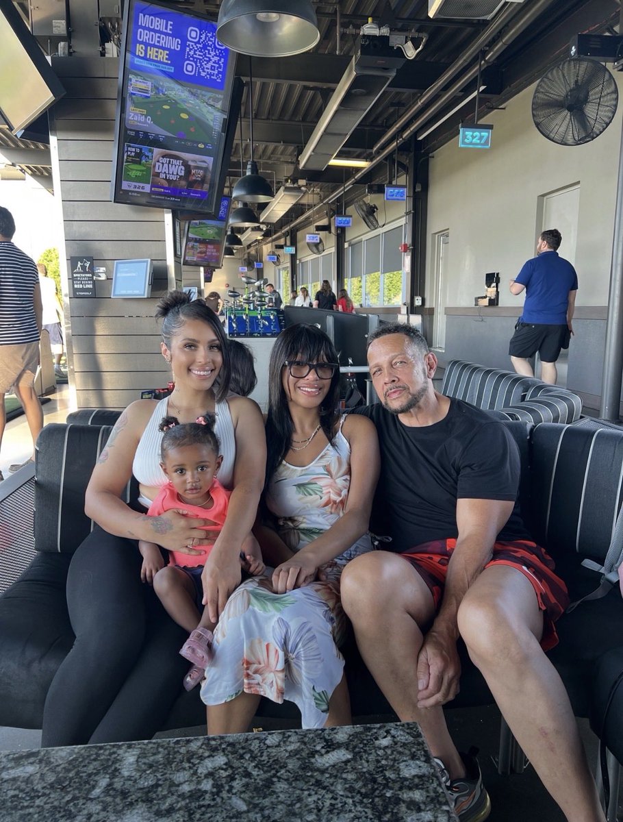 Msgrenawayyy's tweet photo. We all look smack alike https://t.co/velGRKwG8T