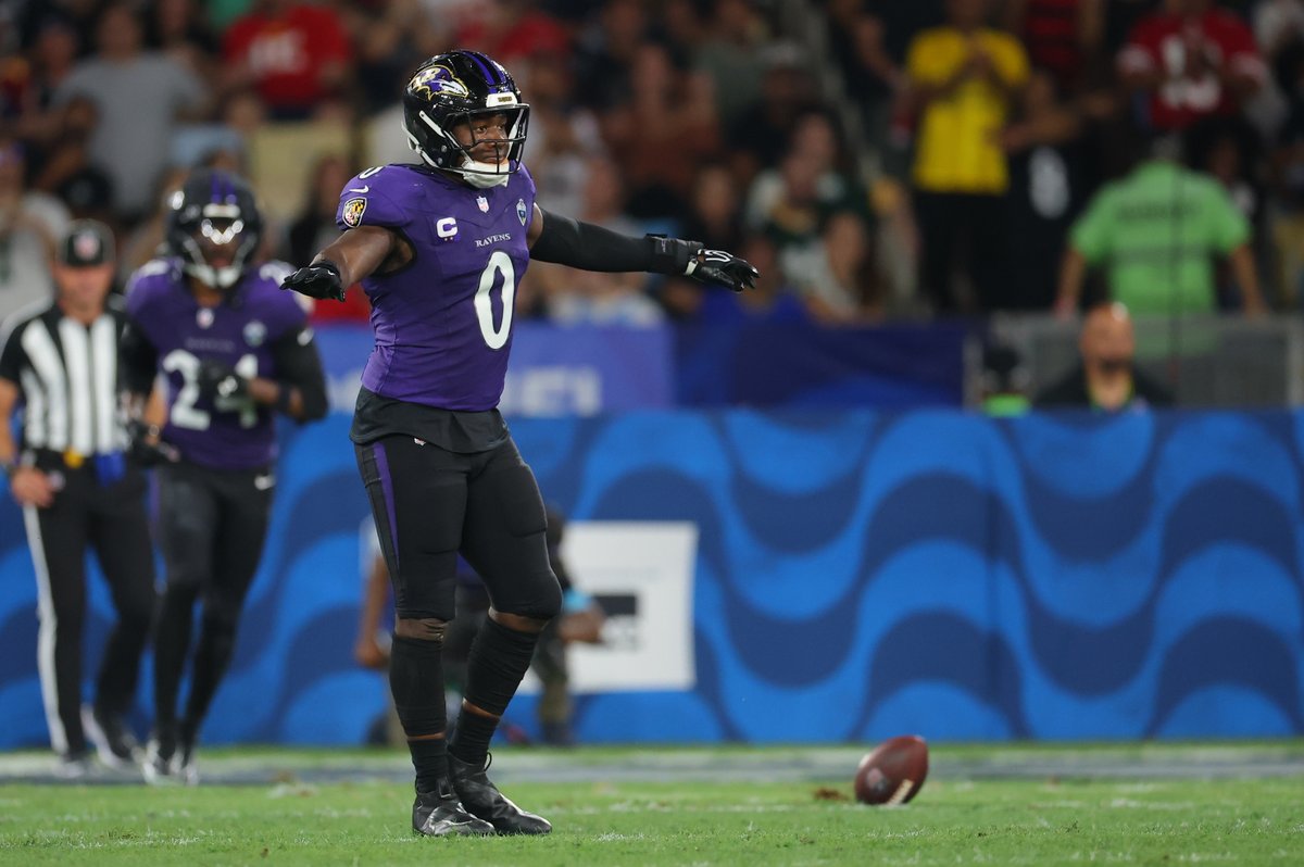 Ravens_Comms's tweet photo. Only one player in the @NFL has recorded 25+ tackles, a sack and an interception through Week 3:

Roquan Smith. https://t.co/00Jhm3xIMC