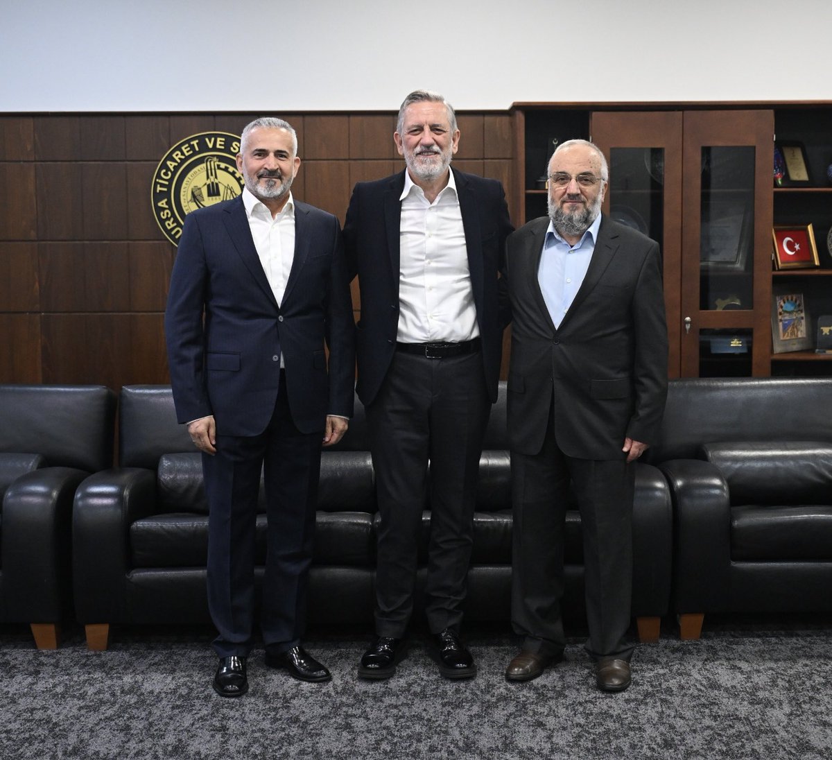ibrahim_Burkay's tweet photo. Serhendi Vakfı Bursa Bölge Sorumlusu Bayram Ali Korkmaz’ı kıymetli kardeşim, BTSO 33. Komite Çalışma Grubu Üyemiz Veys Faruk Balkanoğlu ile birlikte misafir ettik.

Bursa’mızın sosyal, kültürel ve ekonomik hayatına katkı sunan çalışmalar üzerine sohbet ettik. Şehrimizin gelişimine yönelik ortak akıl ve iş birliği kültürünün önemini değerlendirdik. Nazik ziyaretleri ve samimi sohbetleri için teşekkür ediyor, çalışmalarında başarılar diliyorum.