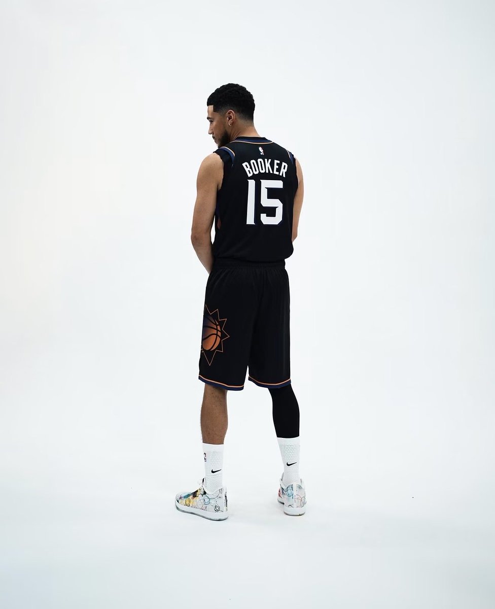 phxjaden's tweet photo. Book look clean in 15 https://t.co/f50VOENLj8