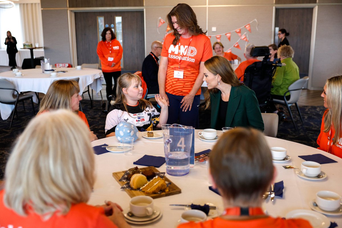 KensingtonRoyal's tweet photo. Highlighting the life-changing power of sport in communities in Leeds and Wakefield 🏟️ https://t.co/hBHDr9S6cj