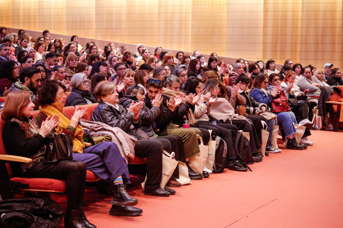 ungsoficial's tweet photo. 📚 Más de 500 personas participaron del 26º Encuentro de Bibliotecas del Noroeste del Conurbano Bonaerense, un espacio para compartir experiencias, fortalecer vínculos y construir #memoria desde las #bibliotecas 

🔗 Leé la nota completa:  https://t.co/m6YoyxJQgg https://t.co/8z2NKiB0Zn