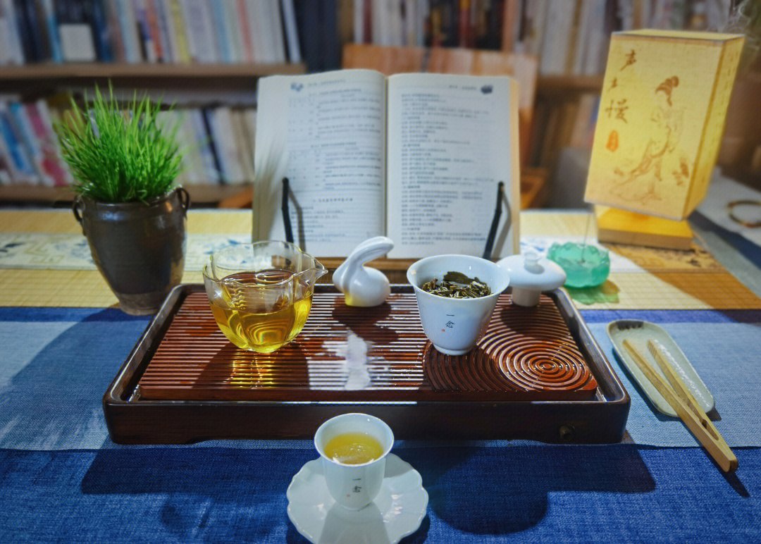 Kaka11876278's tweet photo. [Just had a cup of 潞母浊 tea, making my cozy afternoon perfect!]， https://t.co/dUbpu9P8tX