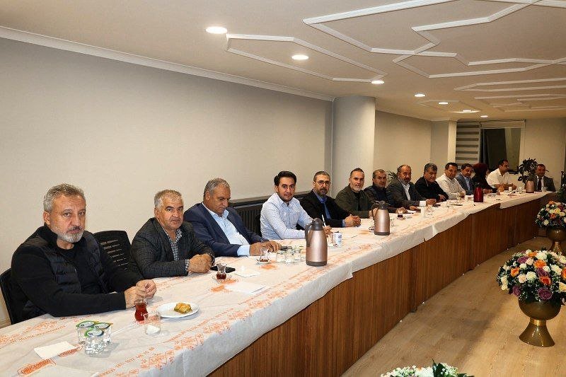 AdiyamanVakfi's tweet photo. Adıyamanlılar Vakfı Aylık Yönetim Kurulu Toplantımızı, Genel Başkanımız Sayın Hasan Hüseyin Göksu’nun riyasetinde gerçekleştirdik.
Yeni dönemde hayata geçireceğimiz çalışma ve projeleri istişare ederek yol haritamızı belirledik. Alınan kararların vakfımız ve hemşehrilerimiz için hayırlı olmasını diliyoruz.