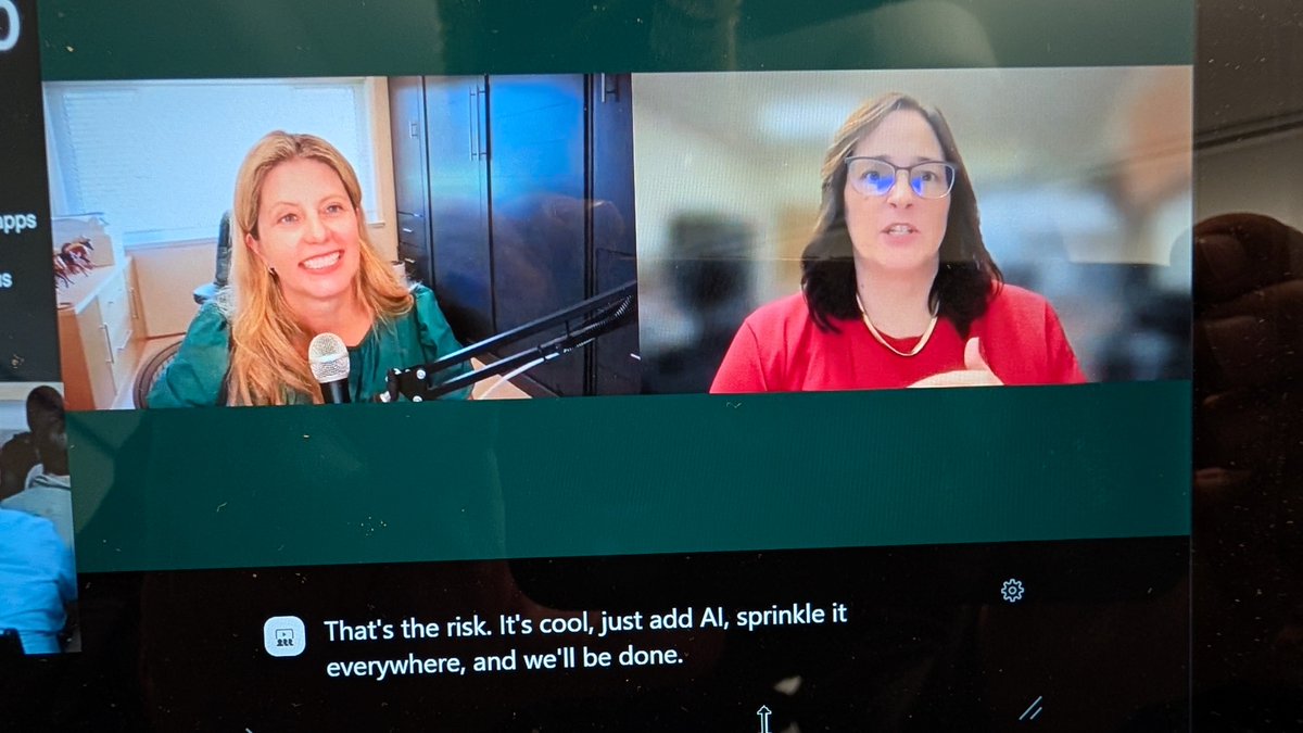 holgermu's tweet photo. Listening (well, trying to read) to @UKGInc @GretchenA and @redthreadre @StaciaGarr - of course talking AI - buy trying to shift the conversation to the HR operating model of the future. #FutureofWork https://t.co/91f0RmvAPd