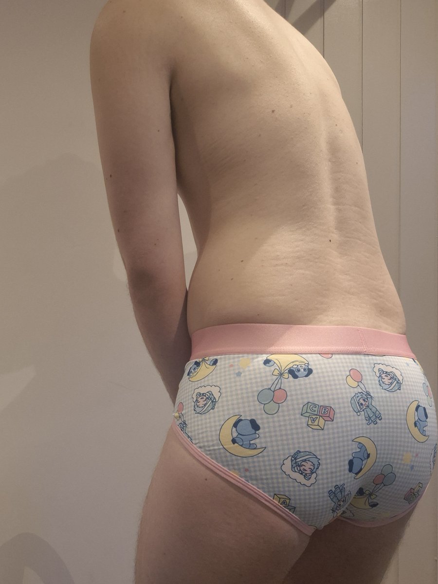 WedgieNerdtws's tweet photo. Bullies saw my cute undies and decided to show them off to everyone 😅. What would u do if u saw these?
#wedgie #tightywhities #wedgienerd #wedgieloser #loser #pansted #pantse https://t.co/jajM6iJAoU