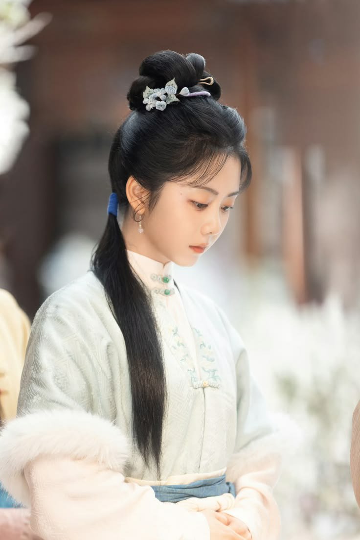 zhaorosy149's tweet photo. if your taste is a series that has a clear storyline,is full of beautiful dialogues,is detailed,all the characters even the secondary characters are in the service of the story &amp; are not brought in to be the spear carrier,all the actors play well, the main couple has good ++ https://t.co/XuczPqYp5K