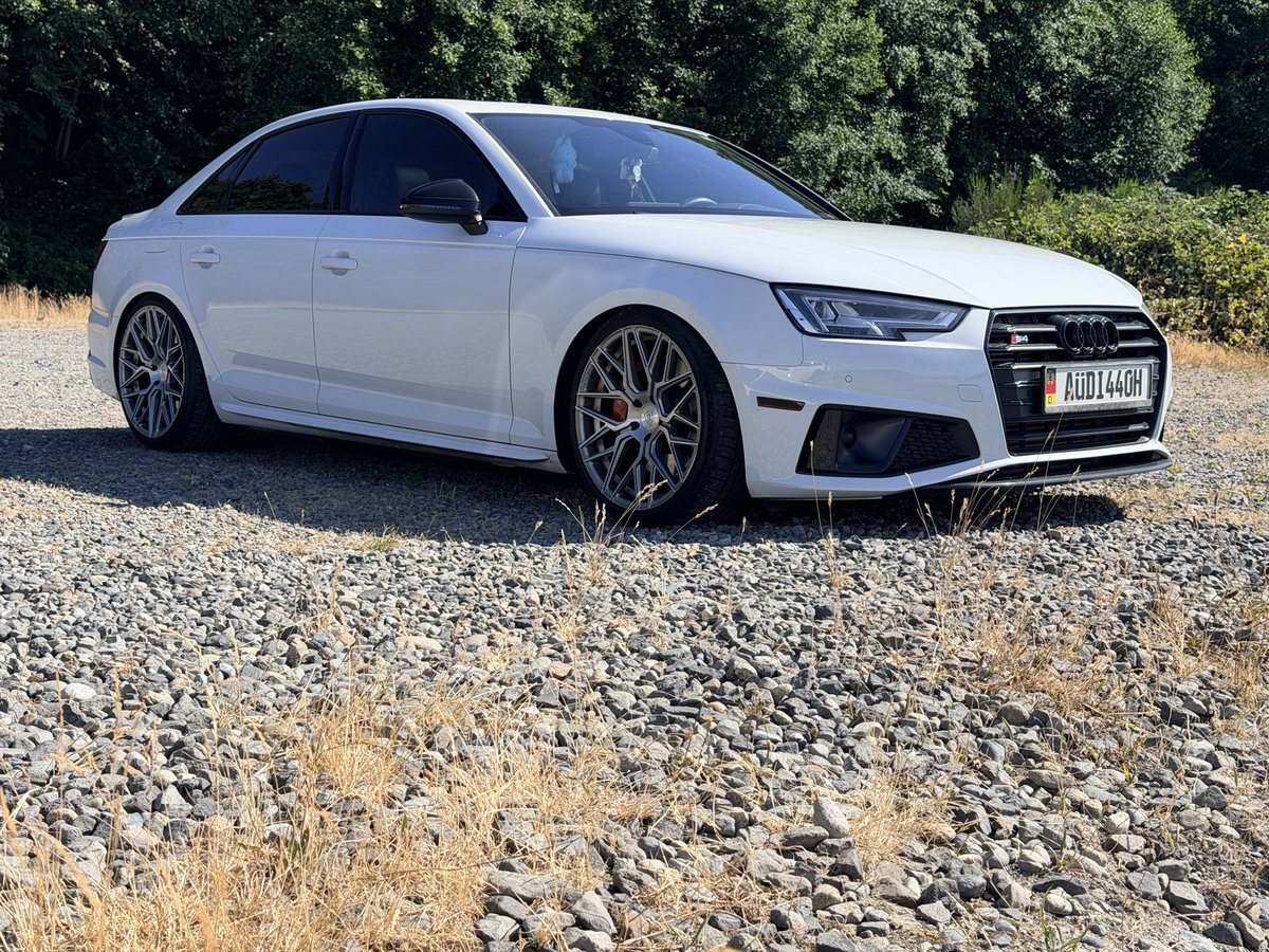 soshissx's tweet photo. 2019 Audi S4 🥰 
She looks good 🤭
#audi https://t.co/RoE2bkZY7o