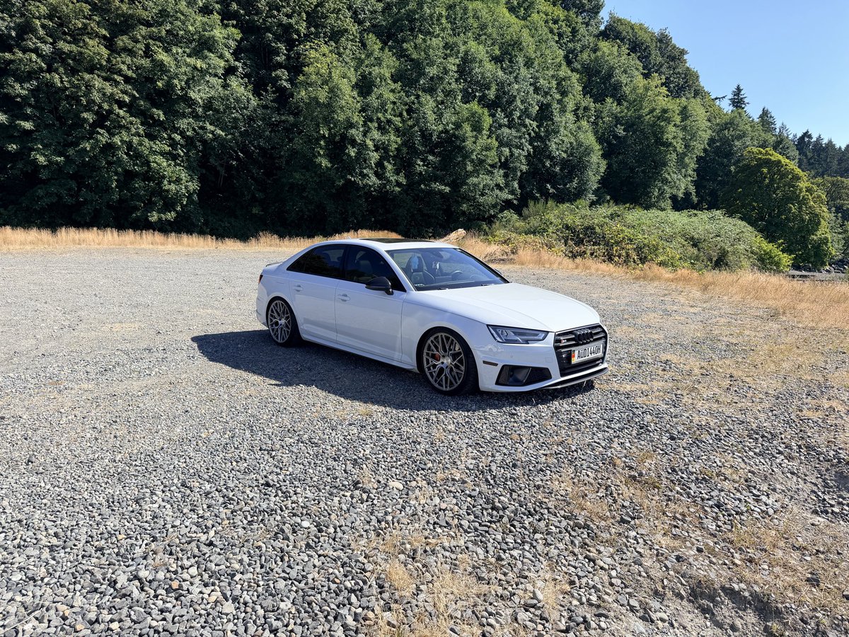 soshissx's tweet photo. 2019 Audi S4 🥰 
She looks good 🤭
#audi https://t.co/RoE2bkZY7o