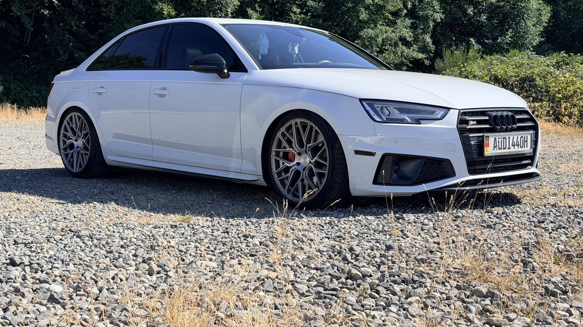 soshissx's tweet photo. 2019 Audi S4 🥰 
She looks good 🤭
#audi https://t.co/RoE2bkZY7o