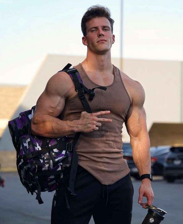 Malechritude's tweet photo. Michael Dean again,
this time for #TanktopTuesday https://t.co/cmNLM4Ek3Z