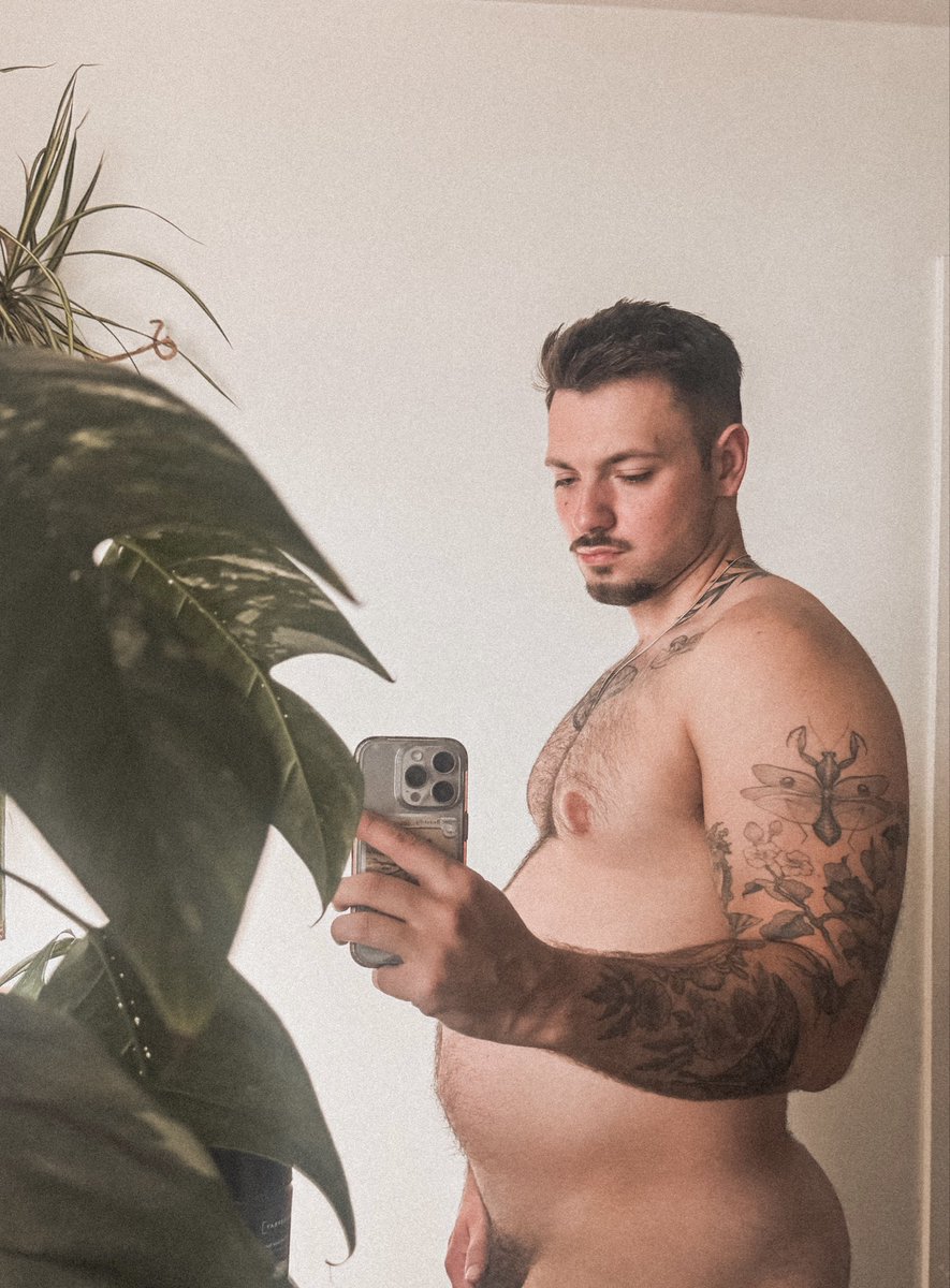 jarrdxxx's tweet photo. tummy tuesday https://t.co/ILwcF7uhZD