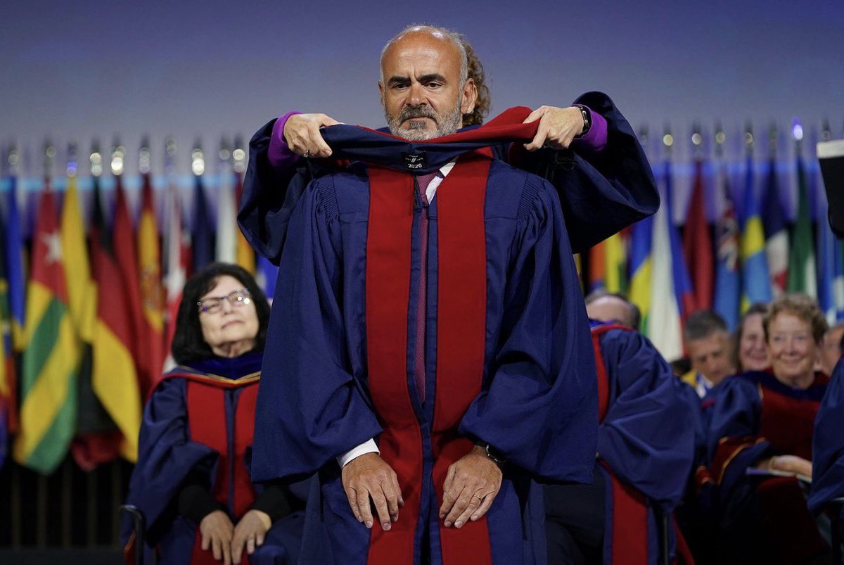 paolodecoppi's tweet photo. Proud and humbled to receive the Honorary Fellowship at the @amcollsurgeons . A big thanks to my family and to all my colleagues and friends who have supported me on this journey. @GreatOrmondSt @GOSHCharity @ucl @UCLPopHealthSci @UCLchildhealth @NIHRresearch https://t.co/pTASWLvg5B