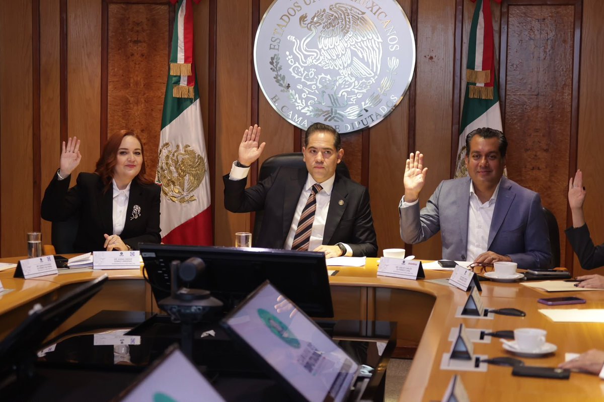 RaulBCCue's tweet photo. #Ahora, en reunión de Mesa Directiva de la Cámara de @Mx_Diputados, aprobamos los órdenes del día para las sesiones que llevaremos a cabo en la semana. https://t.co/B3cJmmjmNA