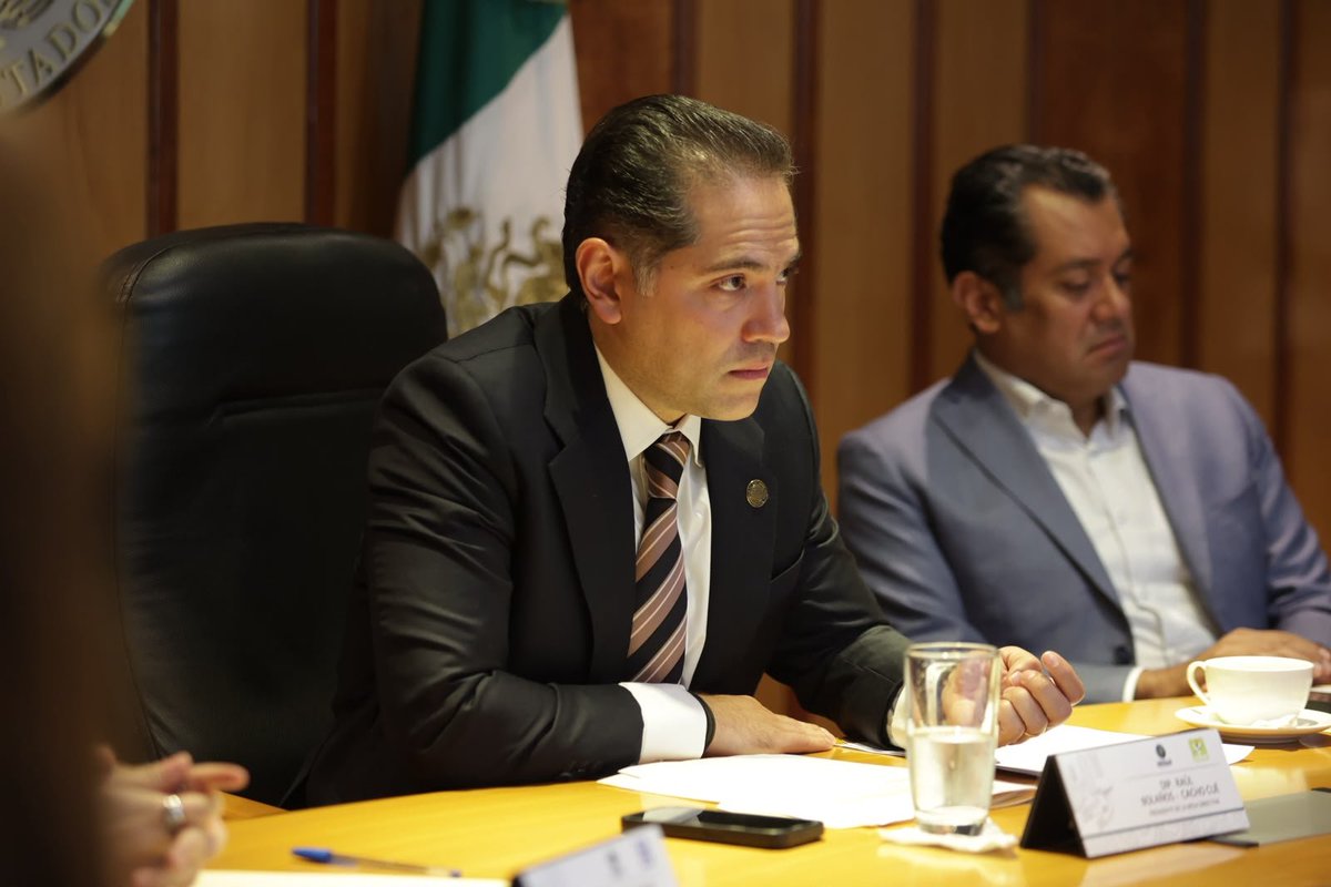 RaulBCCue's tweet photo. #Ahora, en reunión de Mesa Directiva de la Cámara de @Mx_Diputados, aprobamos los órdenes del día para las sesiones que llevaremos a cabo en la semana. https://t.co/B3cJmmjmNA